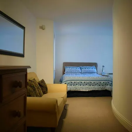 2 Bedroom With 2 Balconies In Sleeps 4 Apartment Dublin