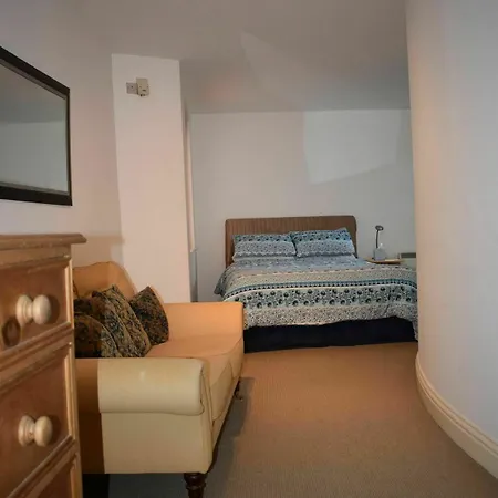 2 Bedroom With 2 Balconies In Sleeps 4 * Dublin