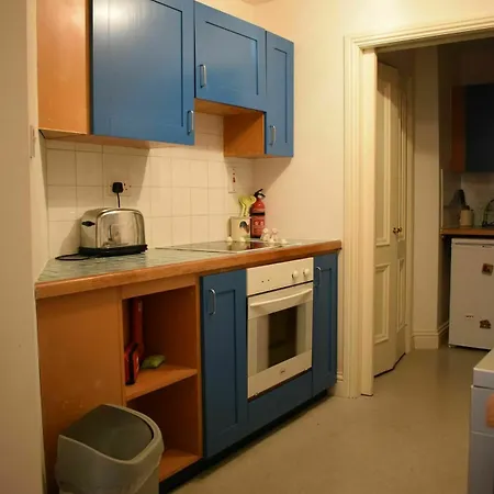 Apartment 2 Bedroom With 2 Balconies In Sleeps 4 *