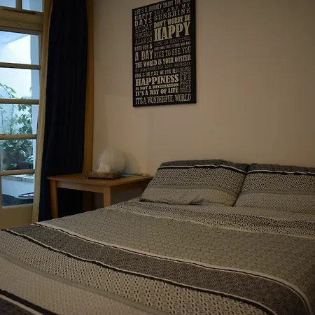 Apartment 2 Bedroom With 2 Balconies In Sleeps 4 Dublin