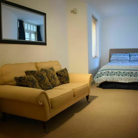 2 Bedroom With 2 Balconies In Sleeps 4 Daire
